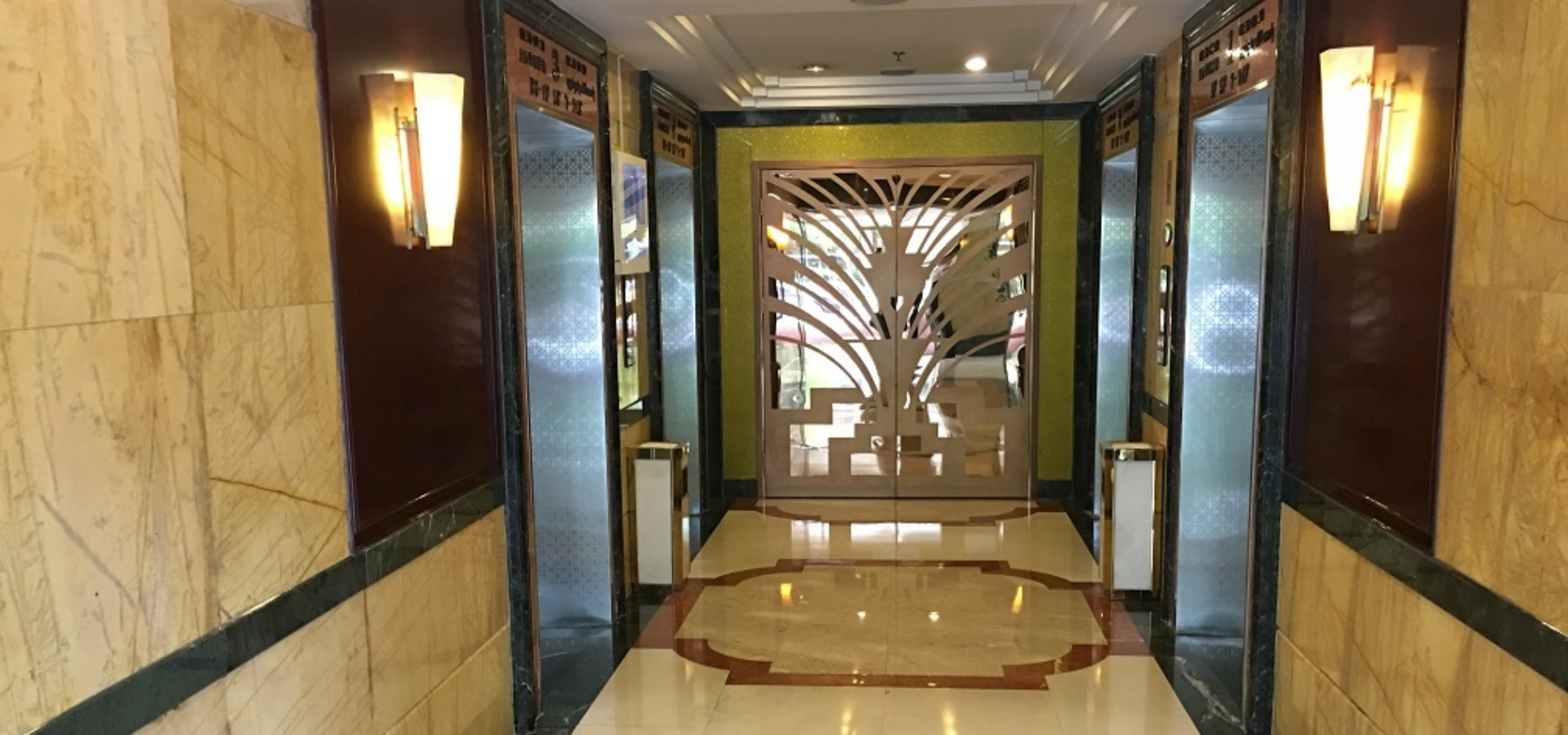 江苏大厦电梯间