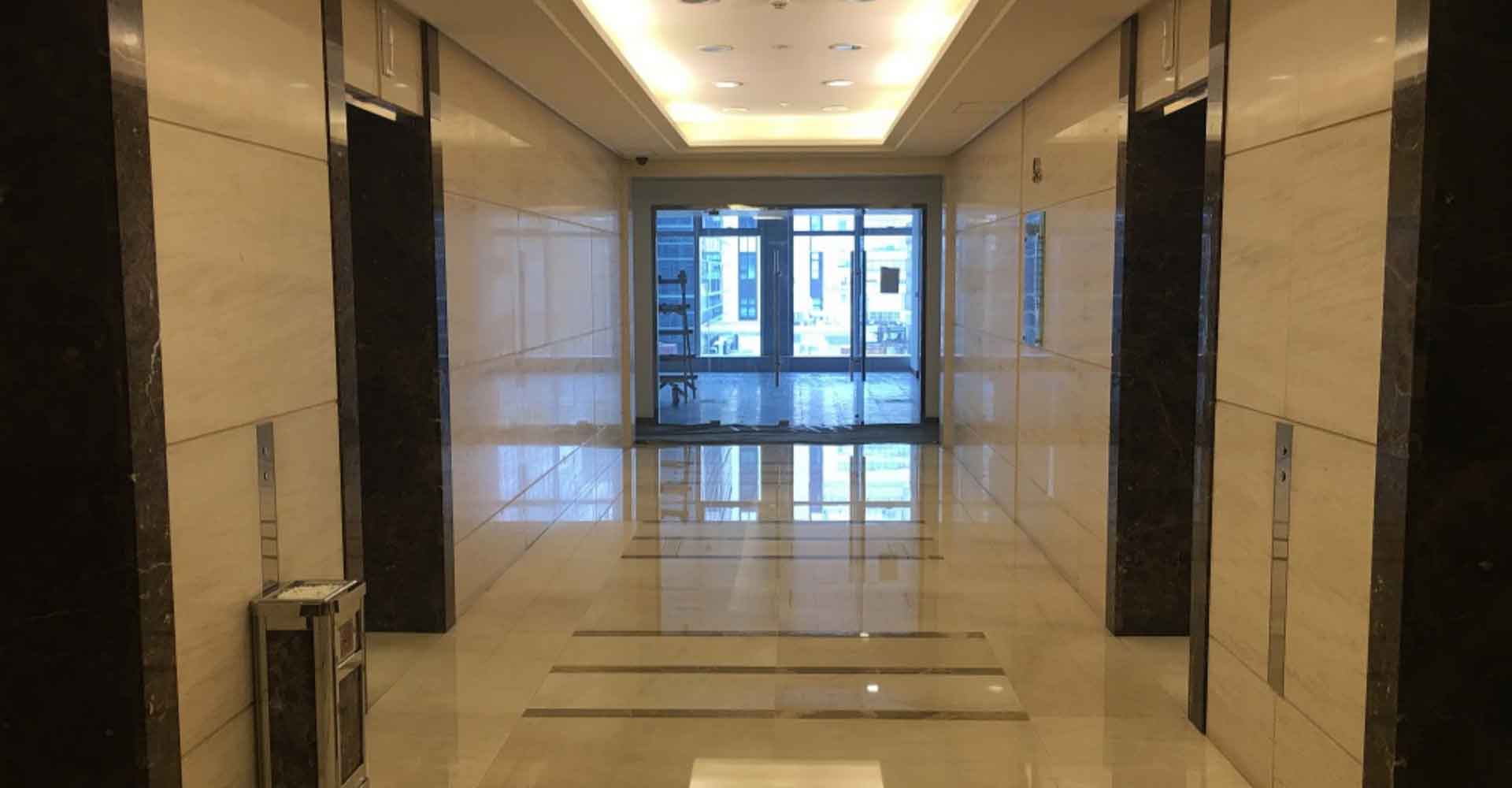 城建国际中心电梯间