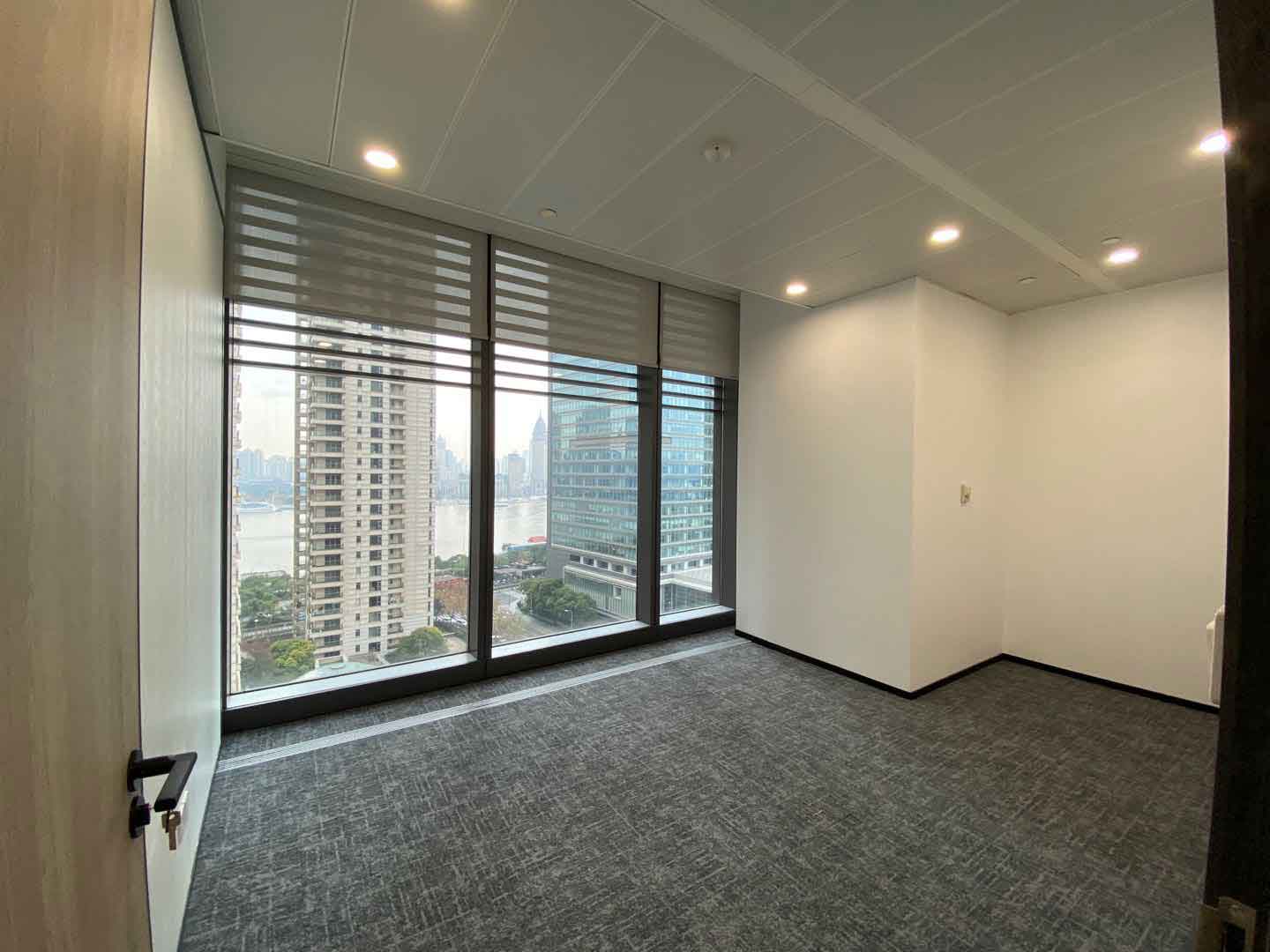 东亚银行金融大厦720㎡