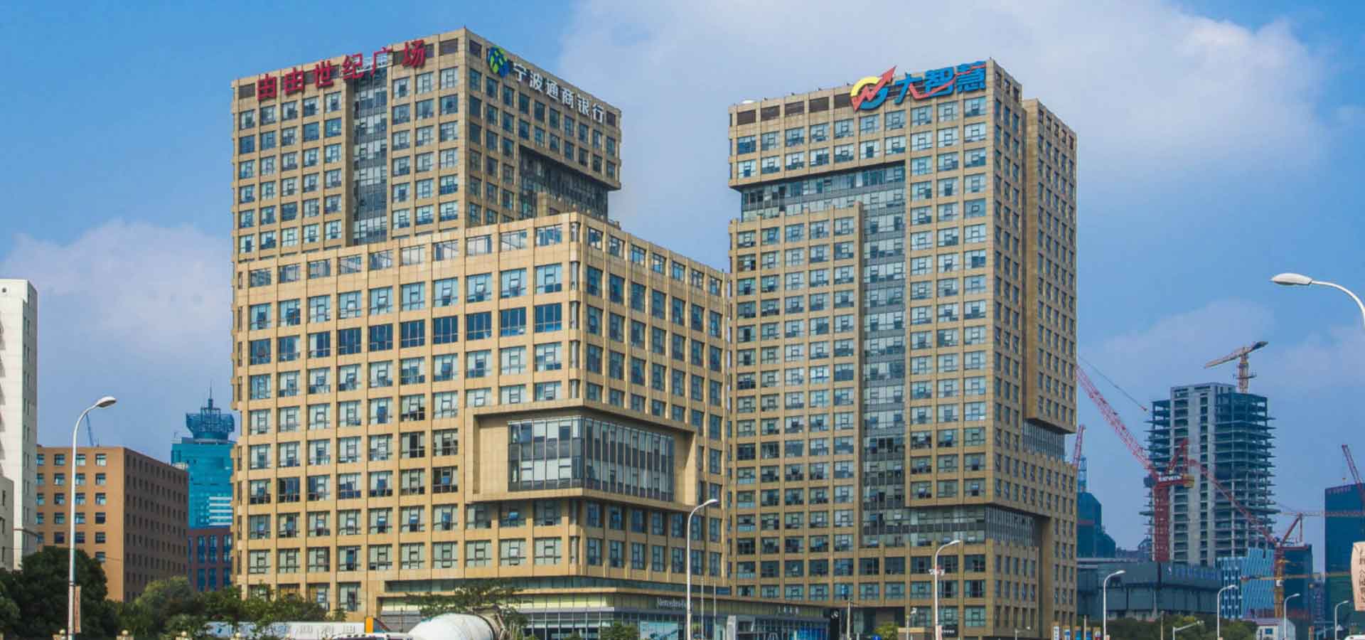 由由世纪广场